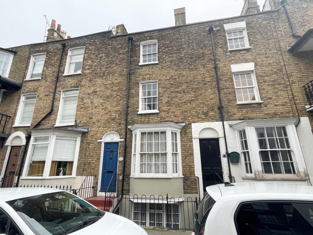 Lot: 28 - FOUR STOREY MID-TERRACE HOUSE FOR TOTAL REFURBISHMENT - front of property